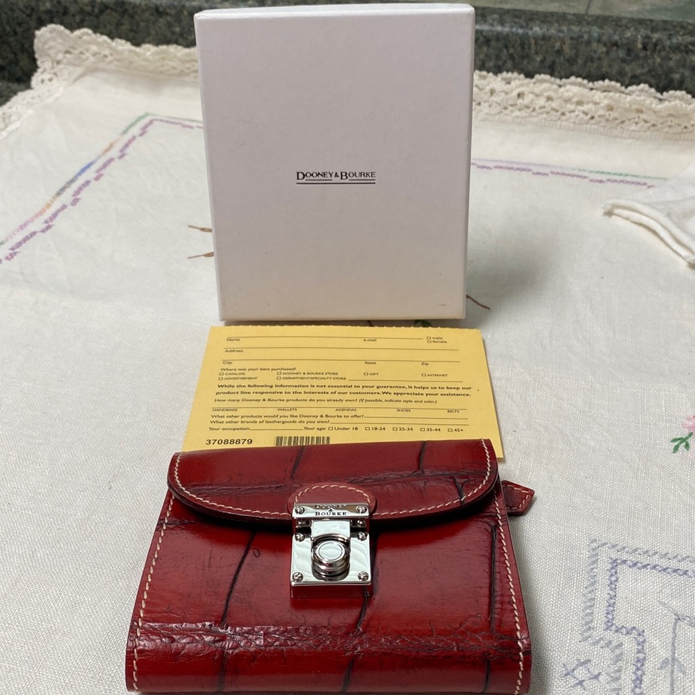 NWT Dooney & Bourke Alto Crimson  Croc Embossed Leather Wallet Made in Italy 🇮🇹
